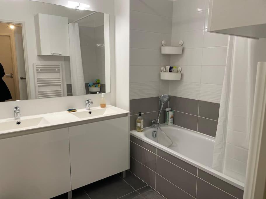 Apartment Between City Center And Beachs Монпелие Екстериор снимка